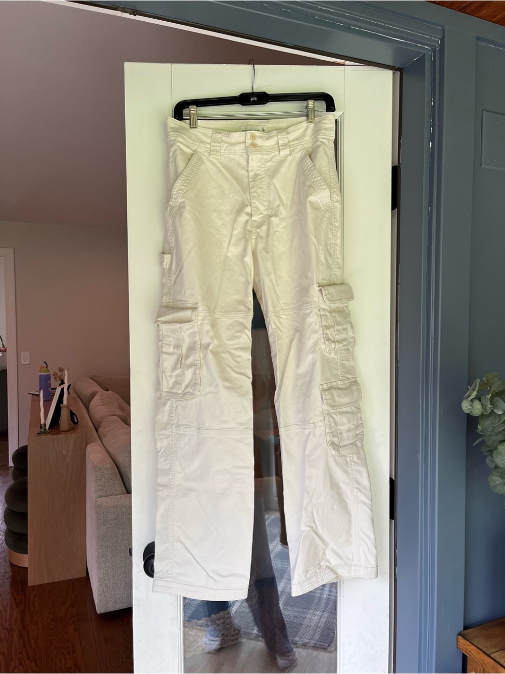 Abercrombie & Fitch Women's Wide Leg Cargo Pants in Off-White